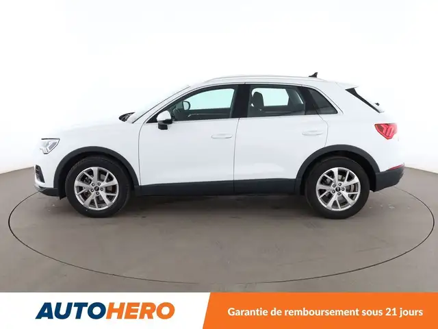Audi Q3 view 3