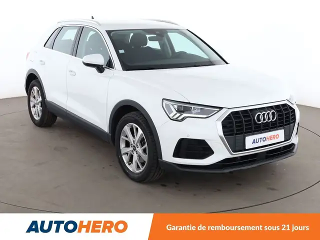 Audi Q3 view 8