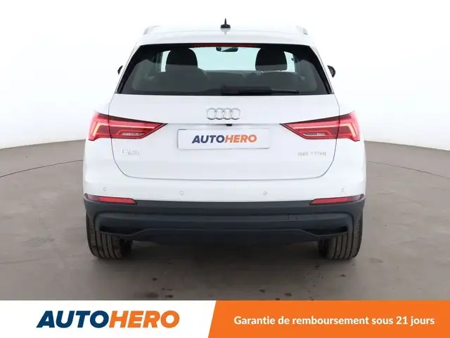Audi Q3 view 5