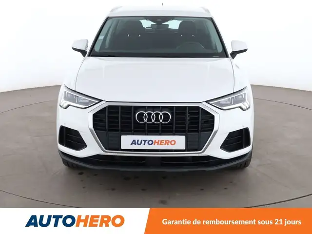 Audi Q3 view 9