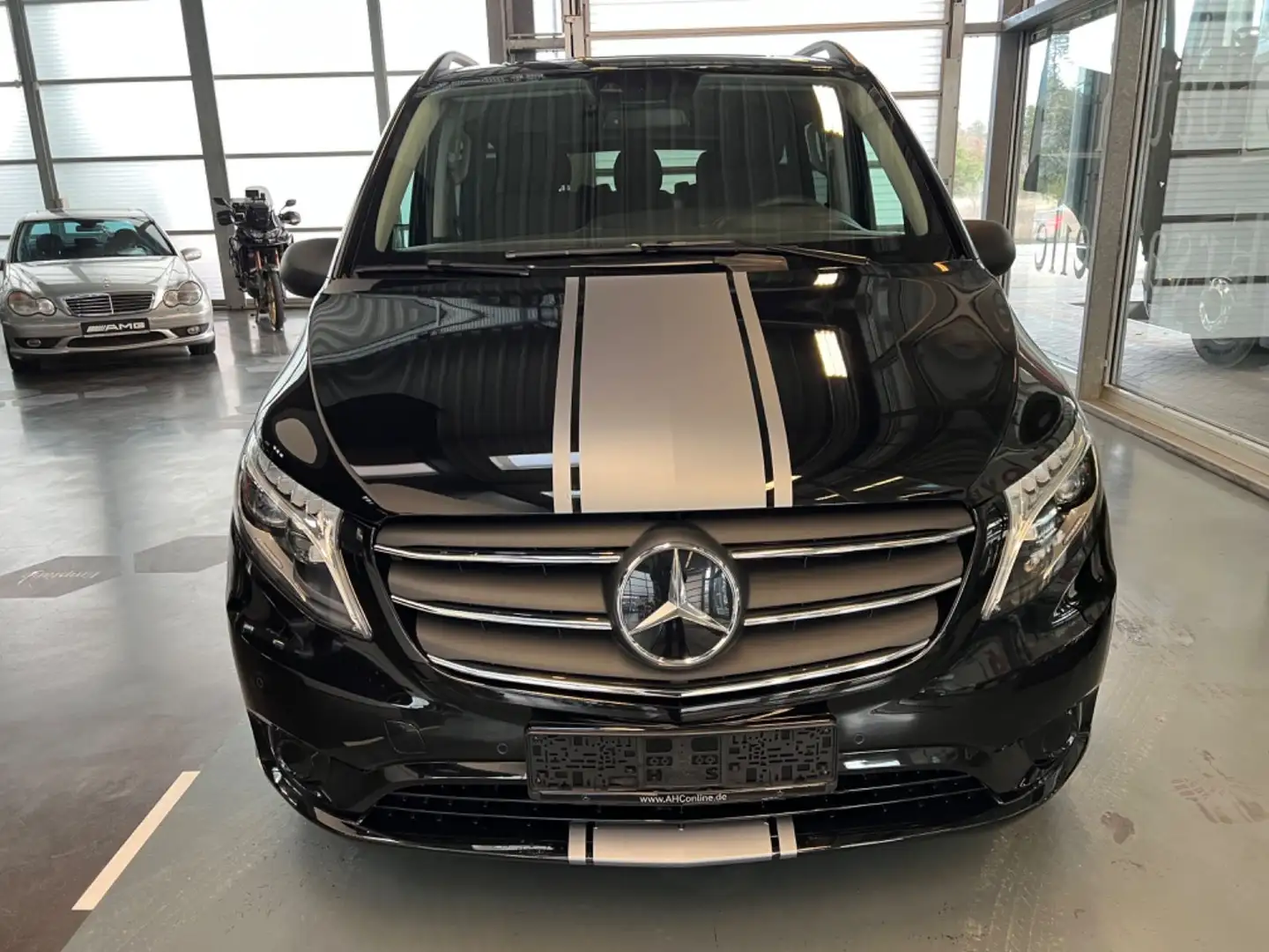 Mercedes-Benz Vito Tourer Pro 124 CDI Edition lang Schwarz - 2