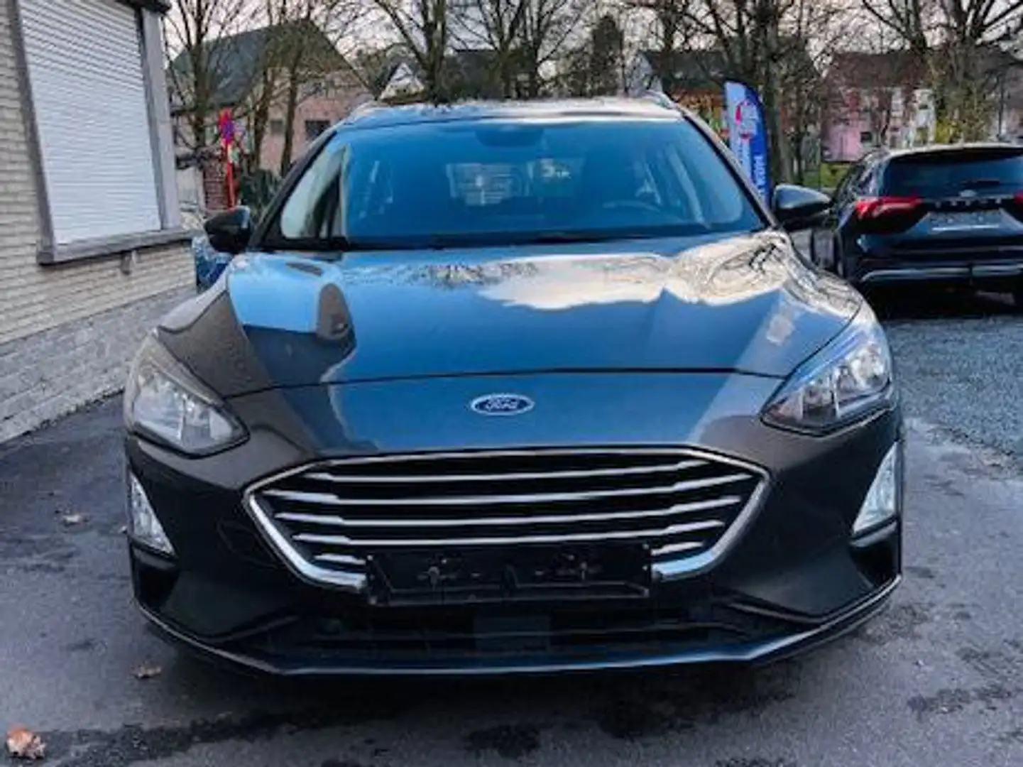 Ford Focus Focus Turnier 1.0 EcoBoost Start-Stopp-System COOL Grijs - 2