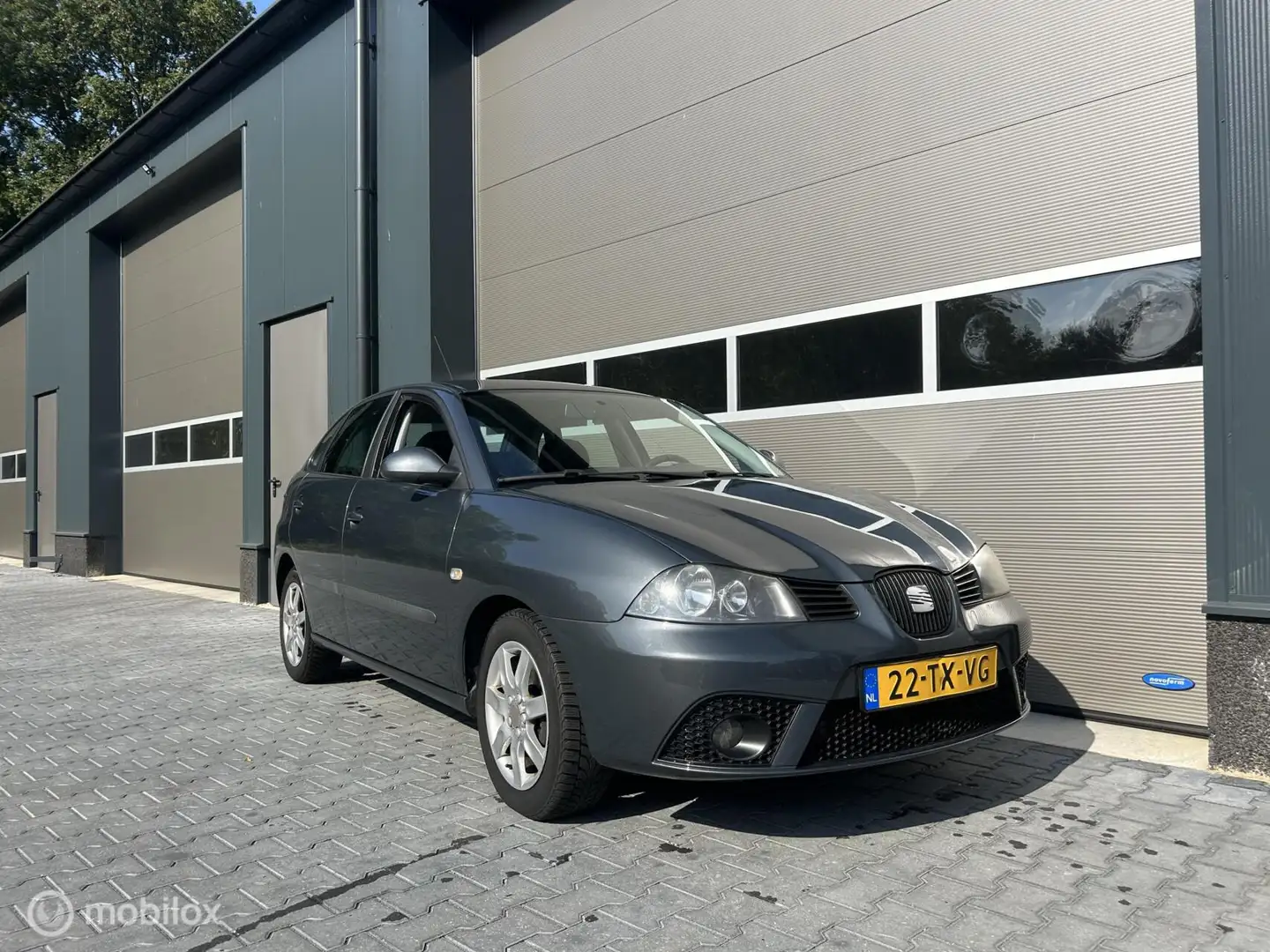 SEAT Ibiza 1.4-16V Sensation, APK, CLIMA, TREKHAAK Grijs - 2