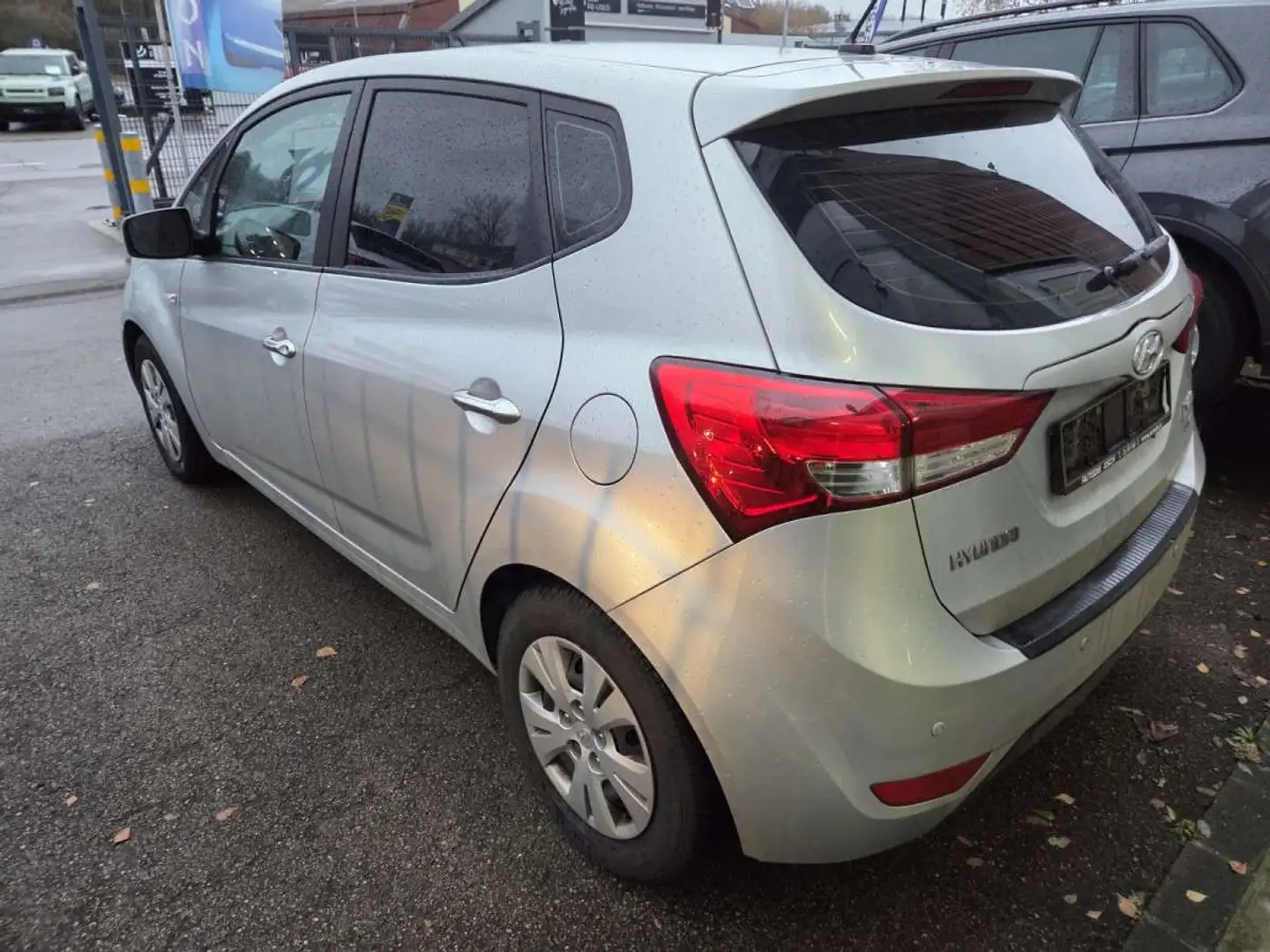 Hyundai iX20 crdi Gris - 2