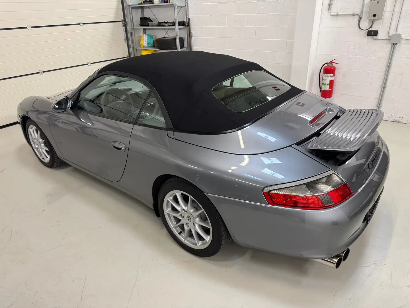 Porsche 911 Carrera 2 3.6i Gris - 2