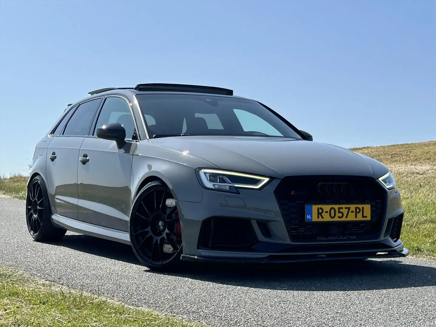 Audi RS3 2.5 2.5 TFSI 510PK Quattro / Full Option / Pano / Grijs - 2