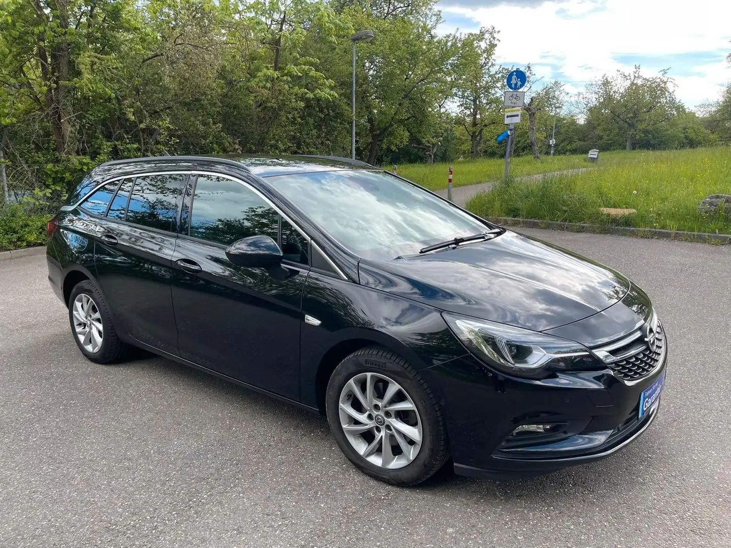 Opel Astra 1.6 d AUTOMATIK SPORTS 1.Hand Schwarz - 1
