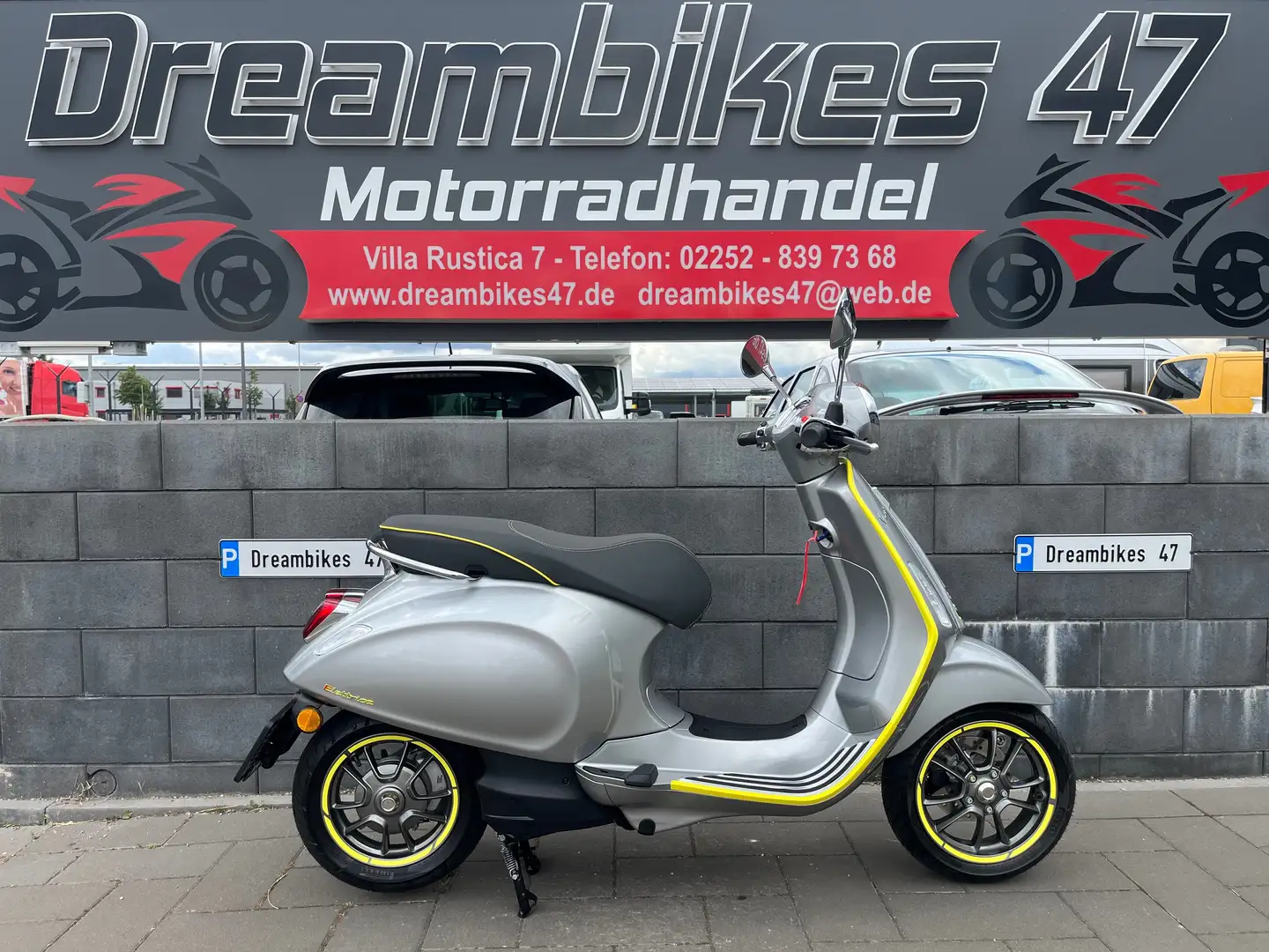 Vespa Elettrica 70 km/h 70**NEUZUSTAND MIT NUR 130 KM**WERKSGARANTIE** Šedá - 1