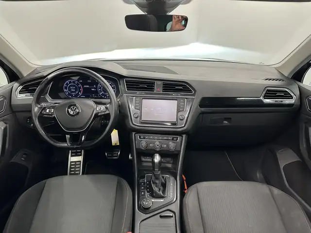 Volkswagen Tiguan view 2