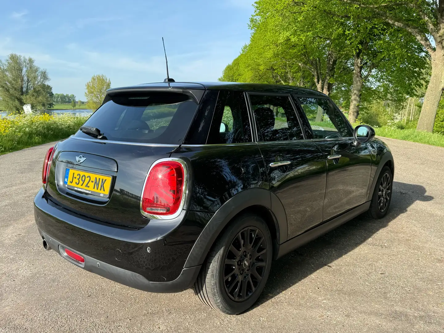 MINI Cooper Cooper 1.5 Coop. Ser. Bns Zwart - 2