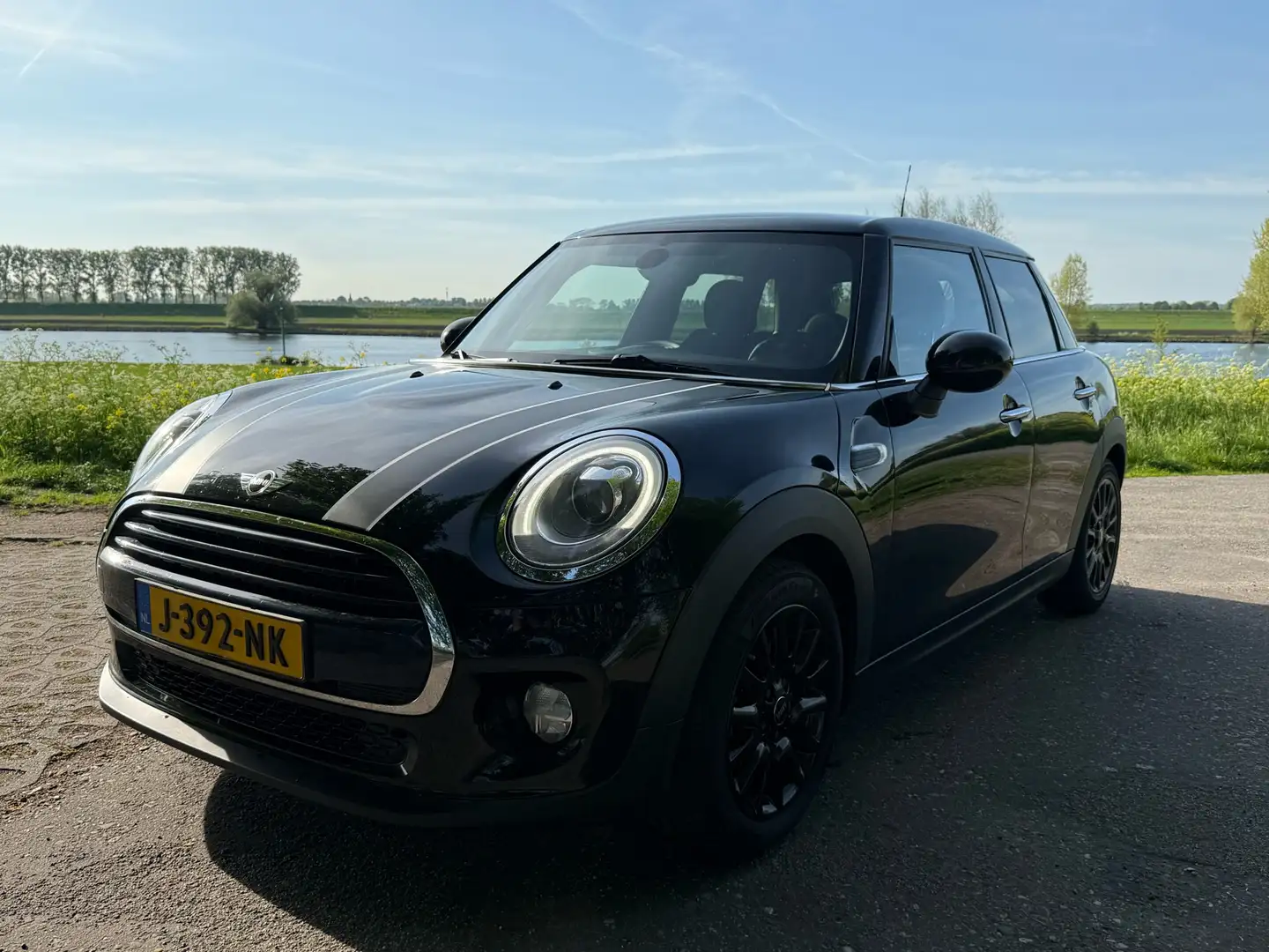 MINI Cooper Cooper 1.5 Coop. Ser. Bns Zwart - 1
