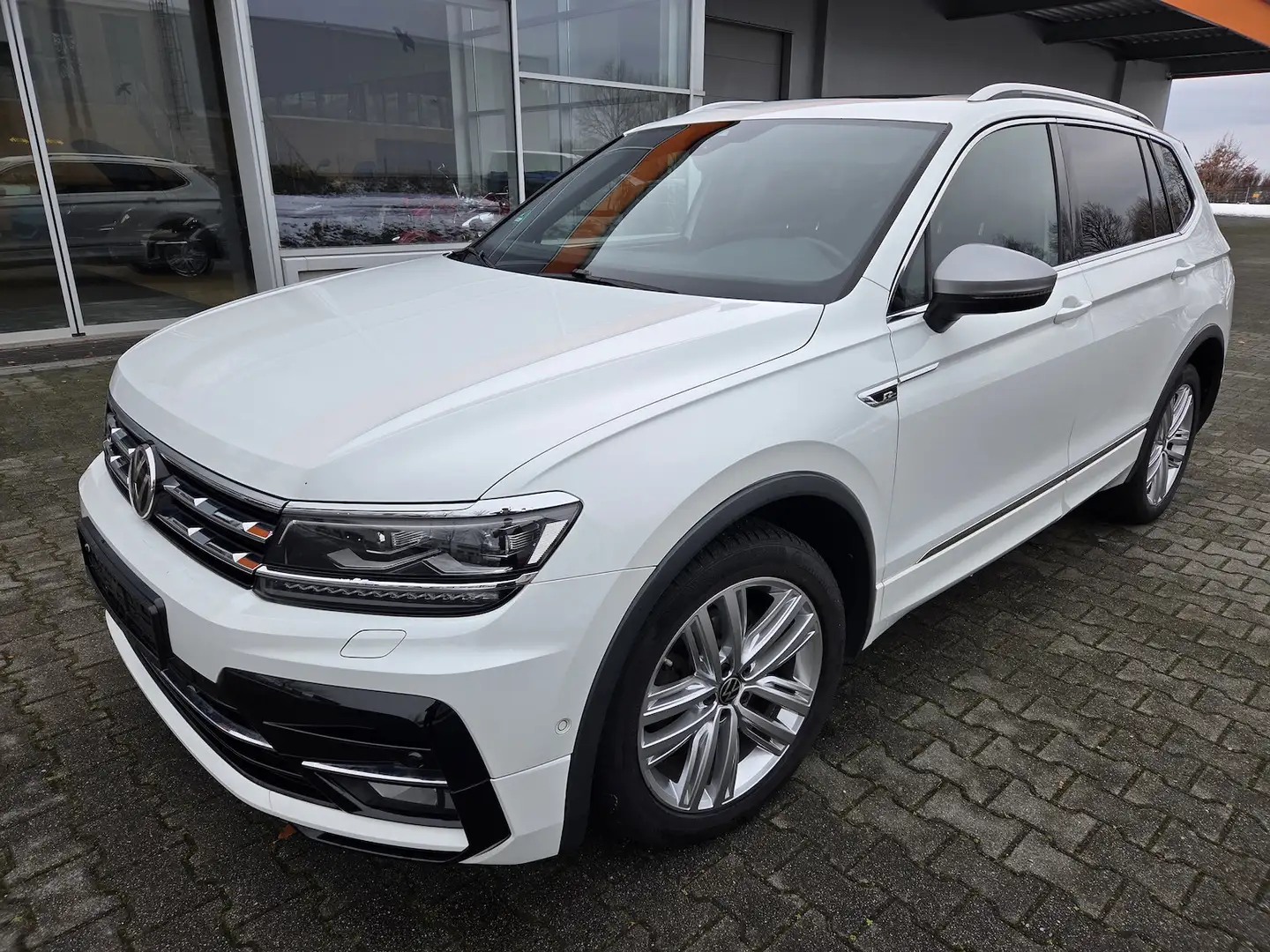 Volkswagen Tiguan Allspace 2.0 TDI DSG 4Motion 2 x R-Line Weiß - 1