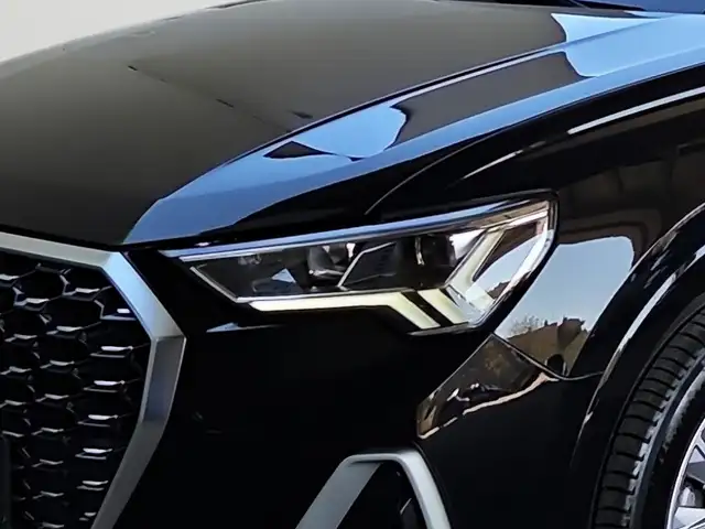 Audi Q3 view 9
