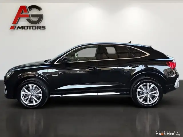 Audi Q3 view 8
