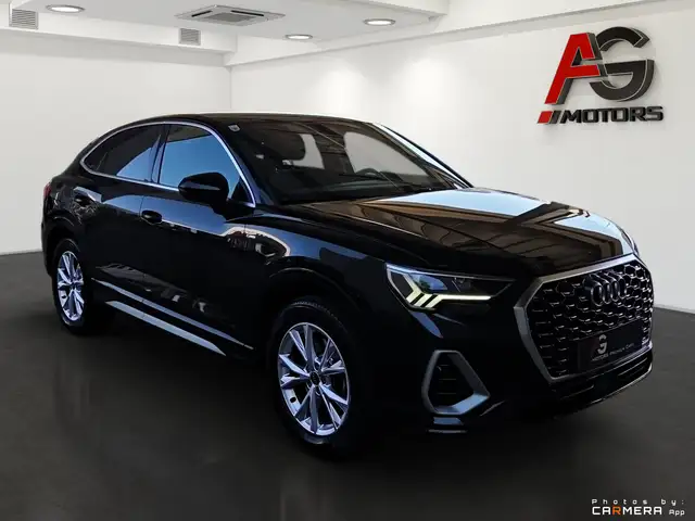 Audi Q3 view 3