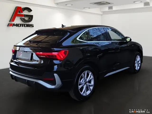Audi Q3 view 5