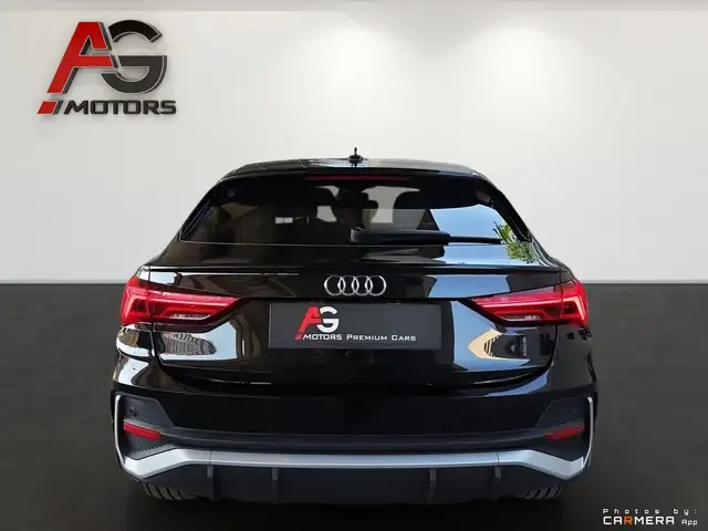 Audi Q3 view 6