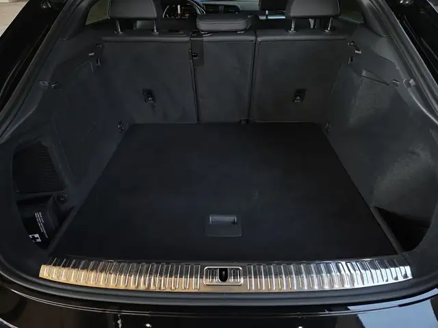 Audi Q3 view 11