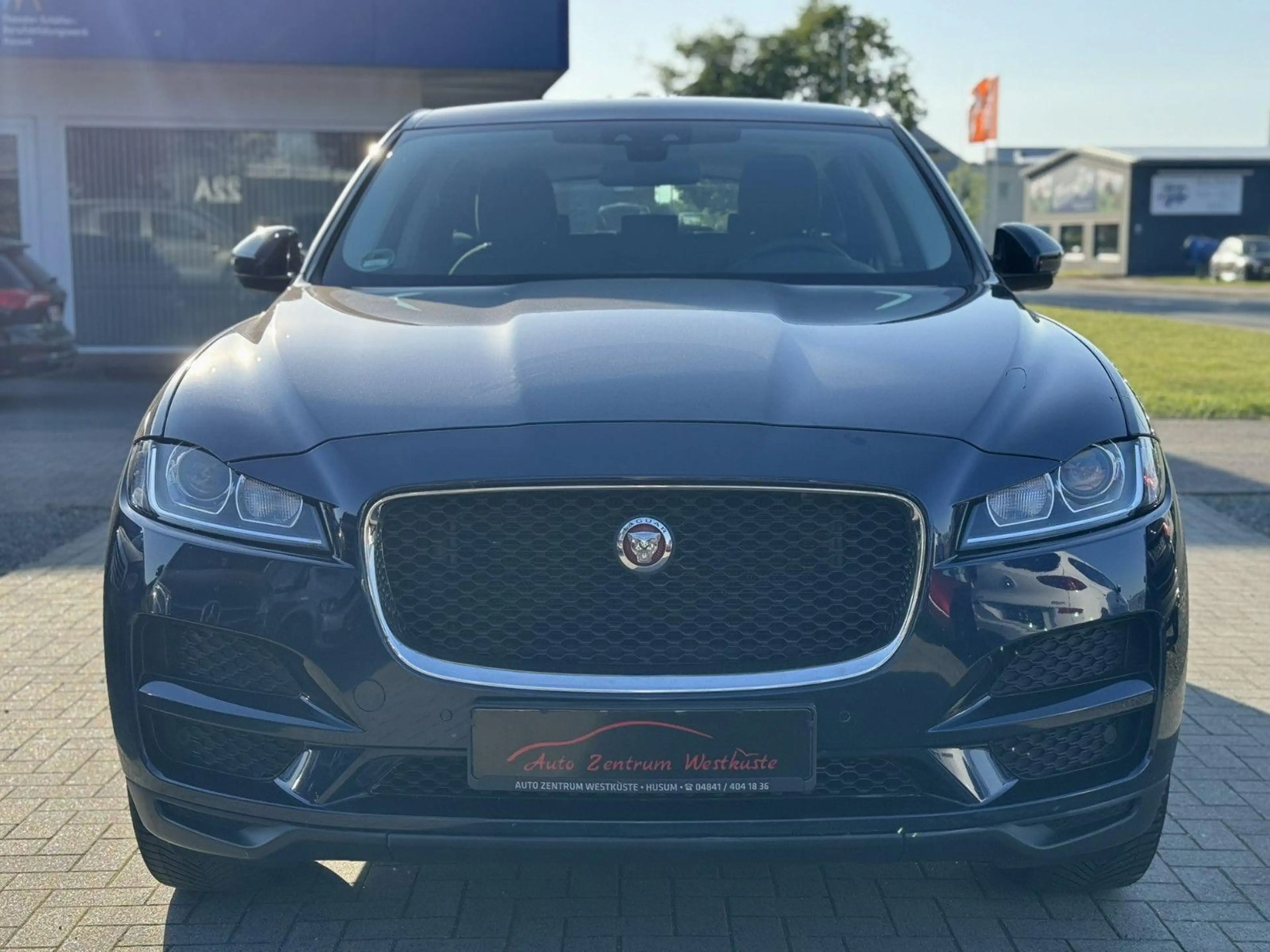Jaguar F-Pace Pure AWD SHZ TEMPOMAT 1. Hand Scheckheft — photo 2