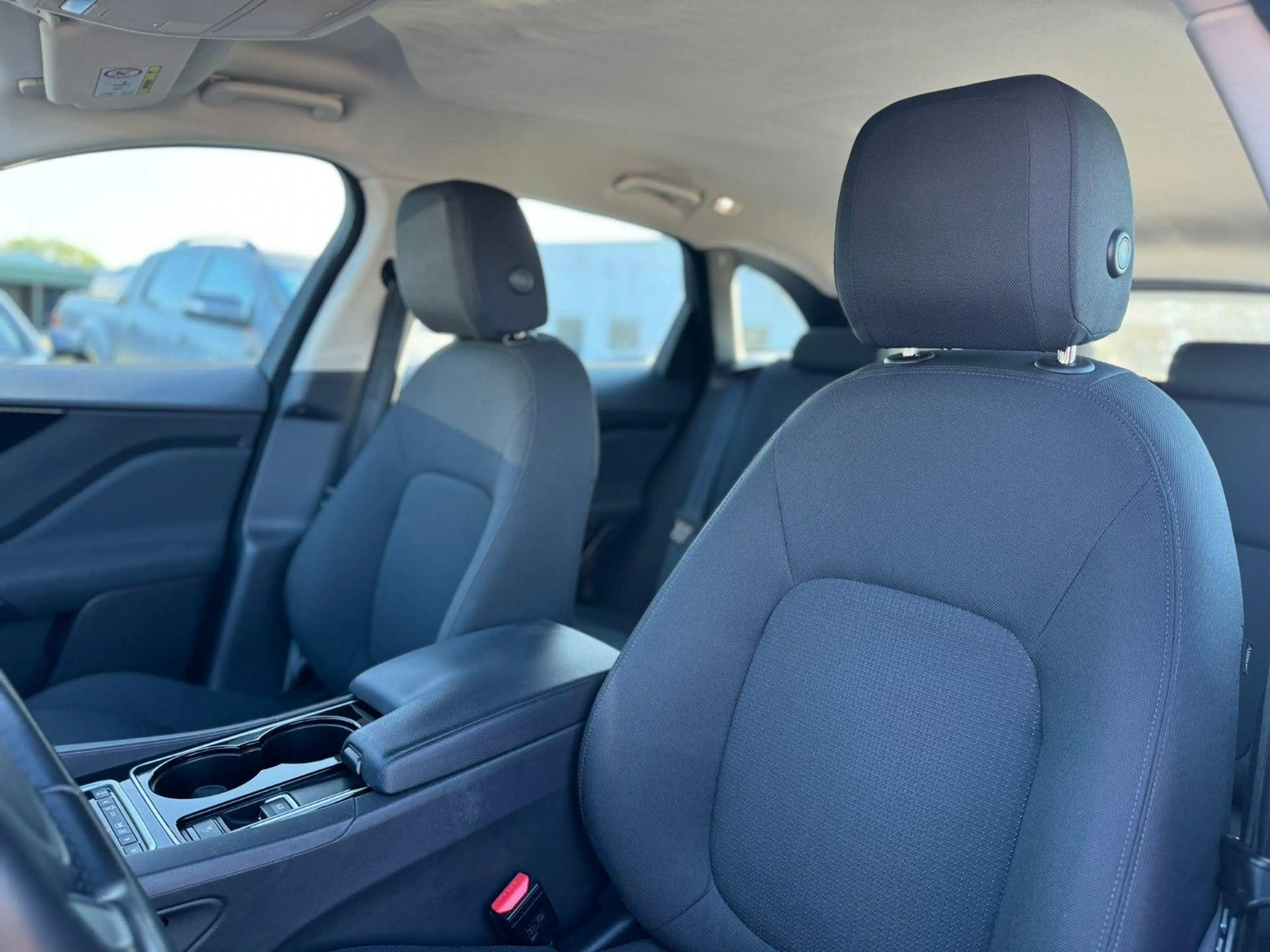 Jaguar F-Pace Pure AWD SHZ TEMPOMAT 1. Hand Scheckheft — photo 13