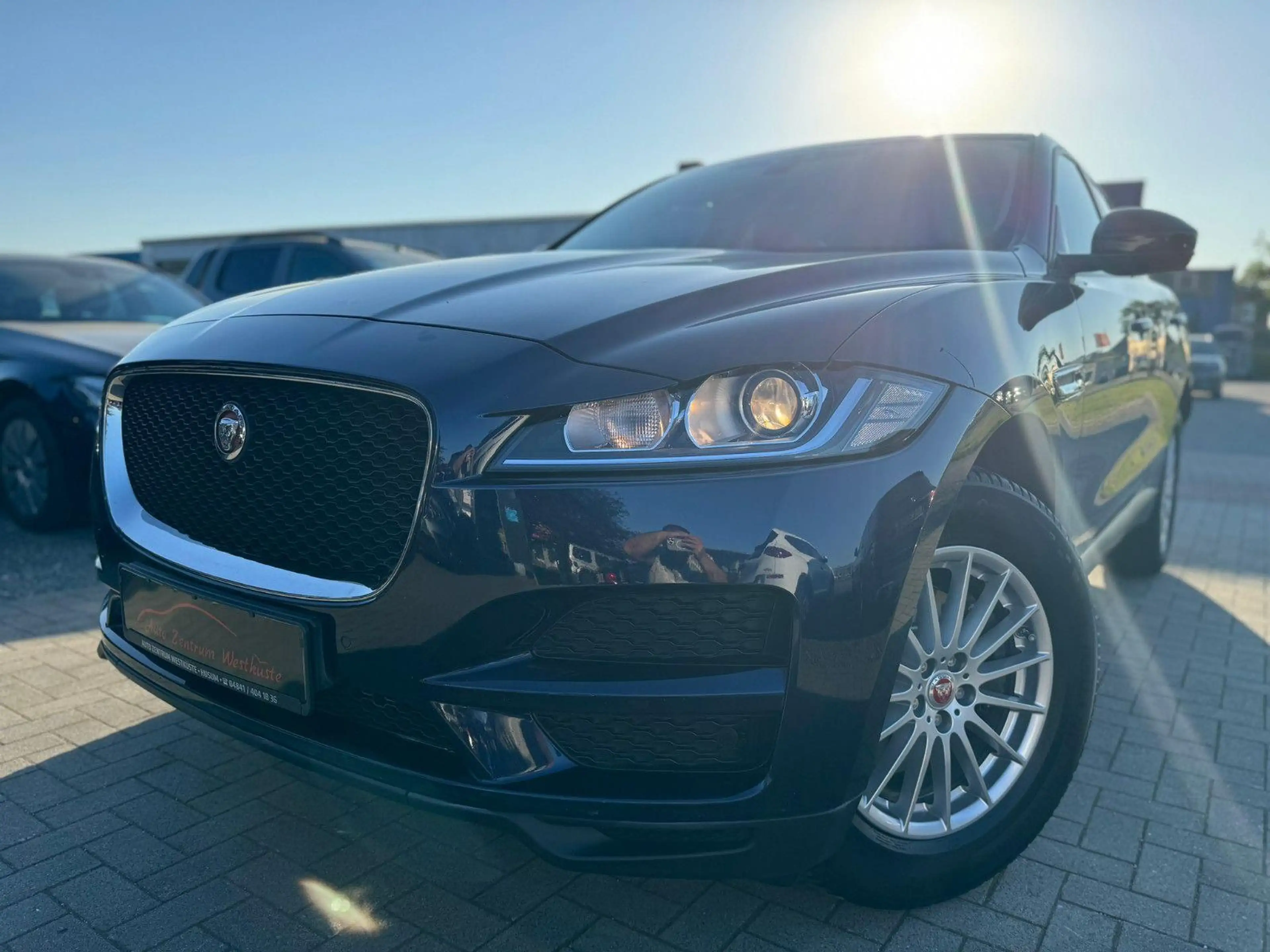 Jaguar F-Pace Pure AWD SHZ TEMPOMAT 1. Hand Scheckheft — photo 4
