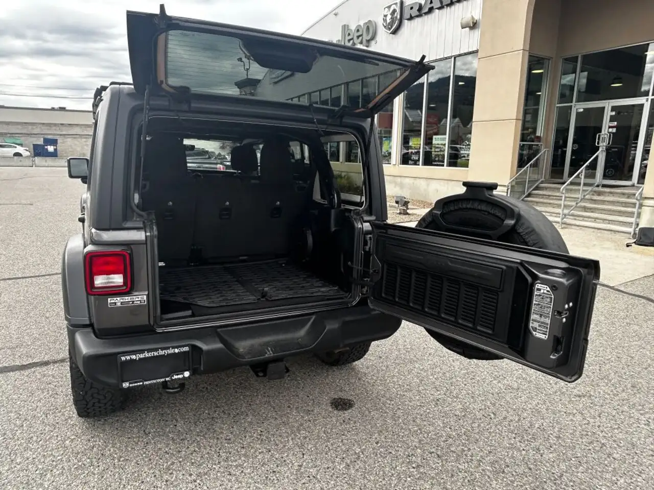 Jeep Wrangler photo Jeep Wrangler