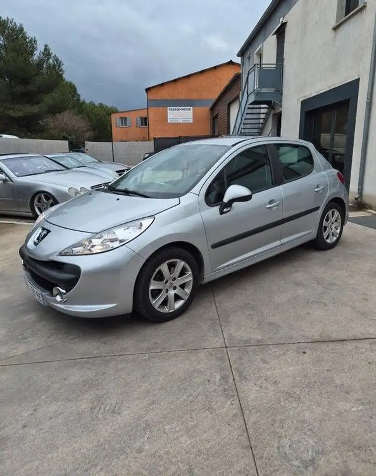 Peugeot 207 1.6i 16V Garantie 12 mois