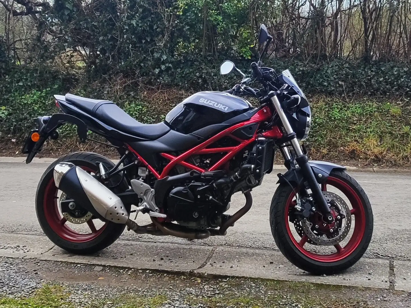 Suzuki SV 650 Zwart - 1