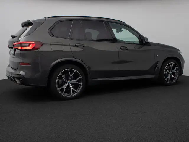 BMW X5 view 6