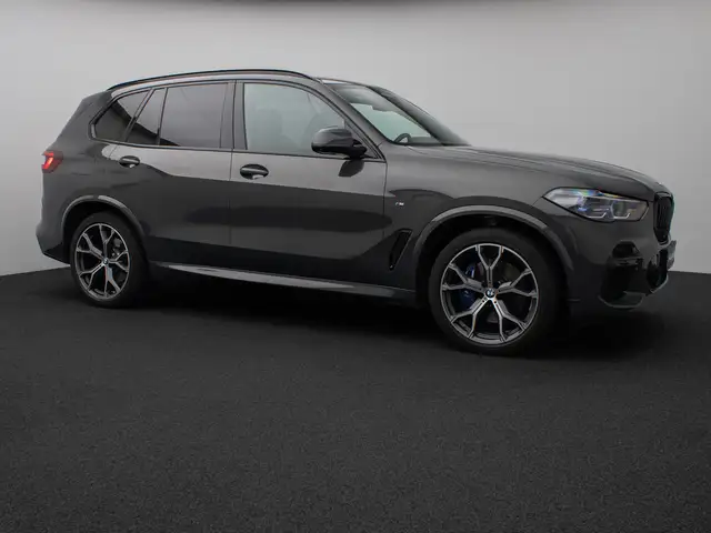 BMW X5 view 4