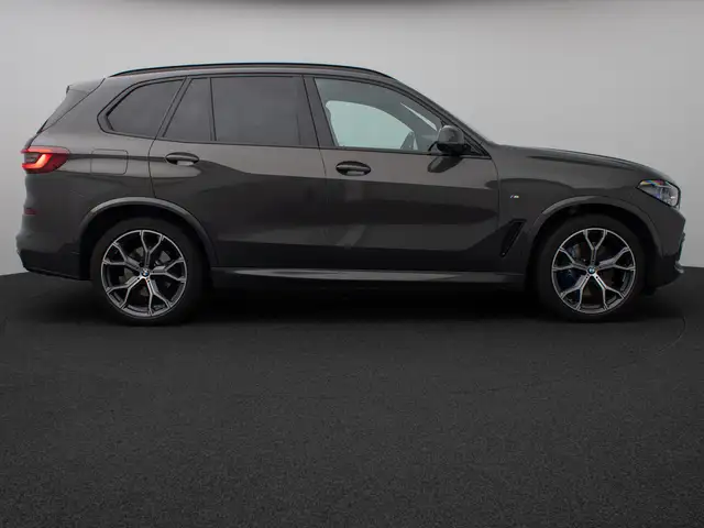 BMW X5 view 5
