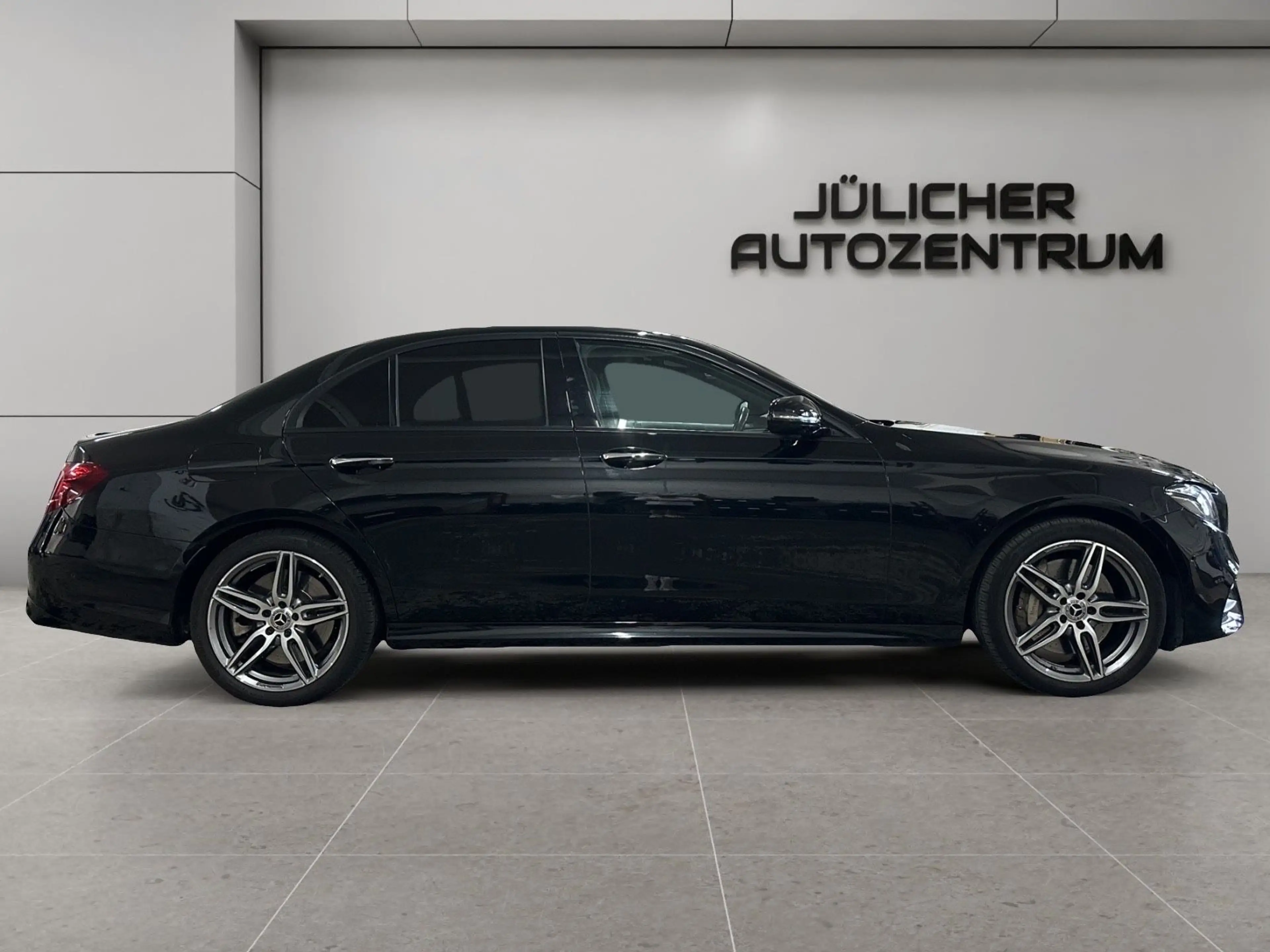 Mercedes-Benz E 450 4Matic Limo Amg, Garantie bei MB — photo 2
