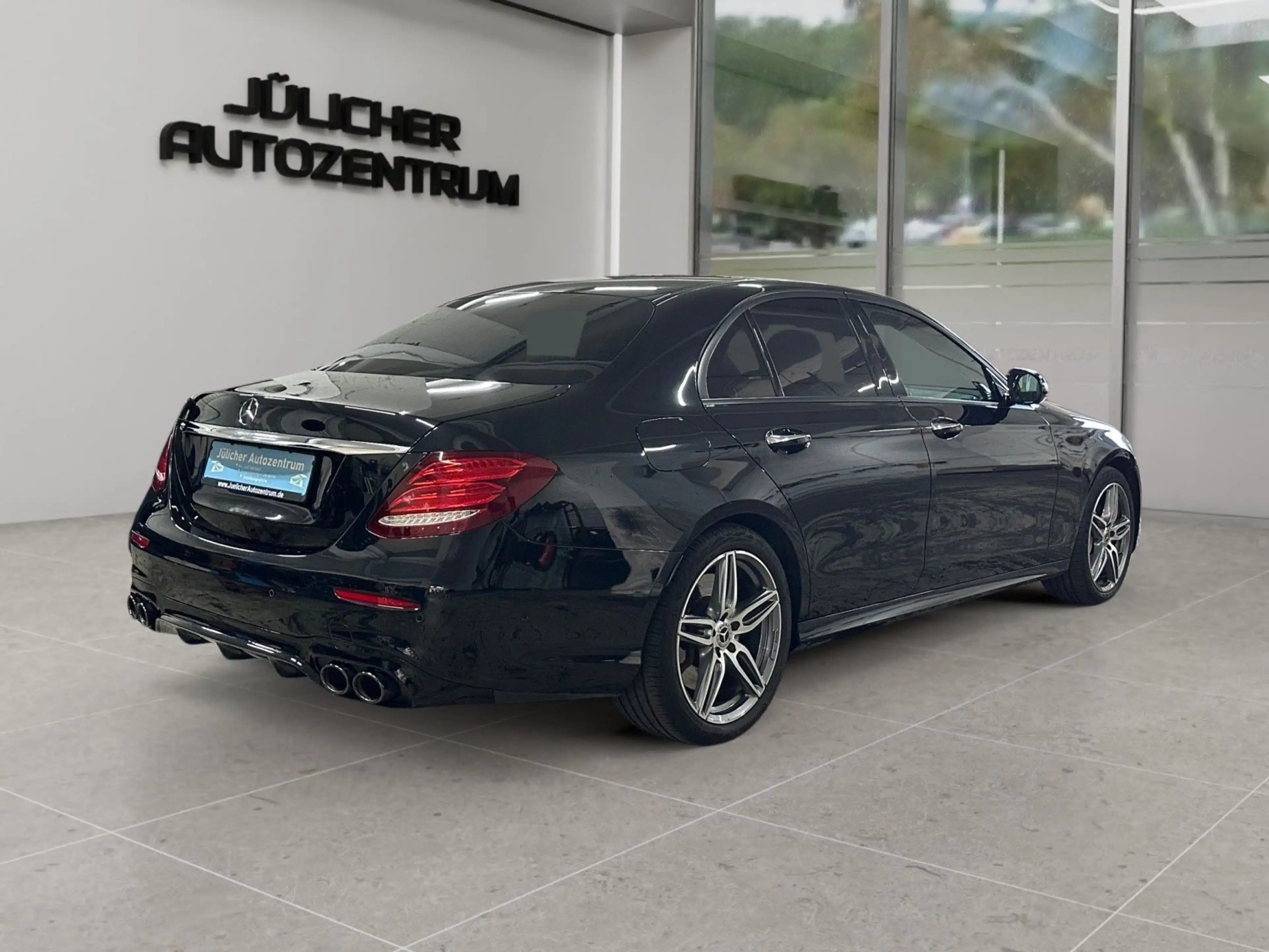 Mercedes-Benz E 450 4Matic Limo Amg, Garantie bei MB — photo 3
