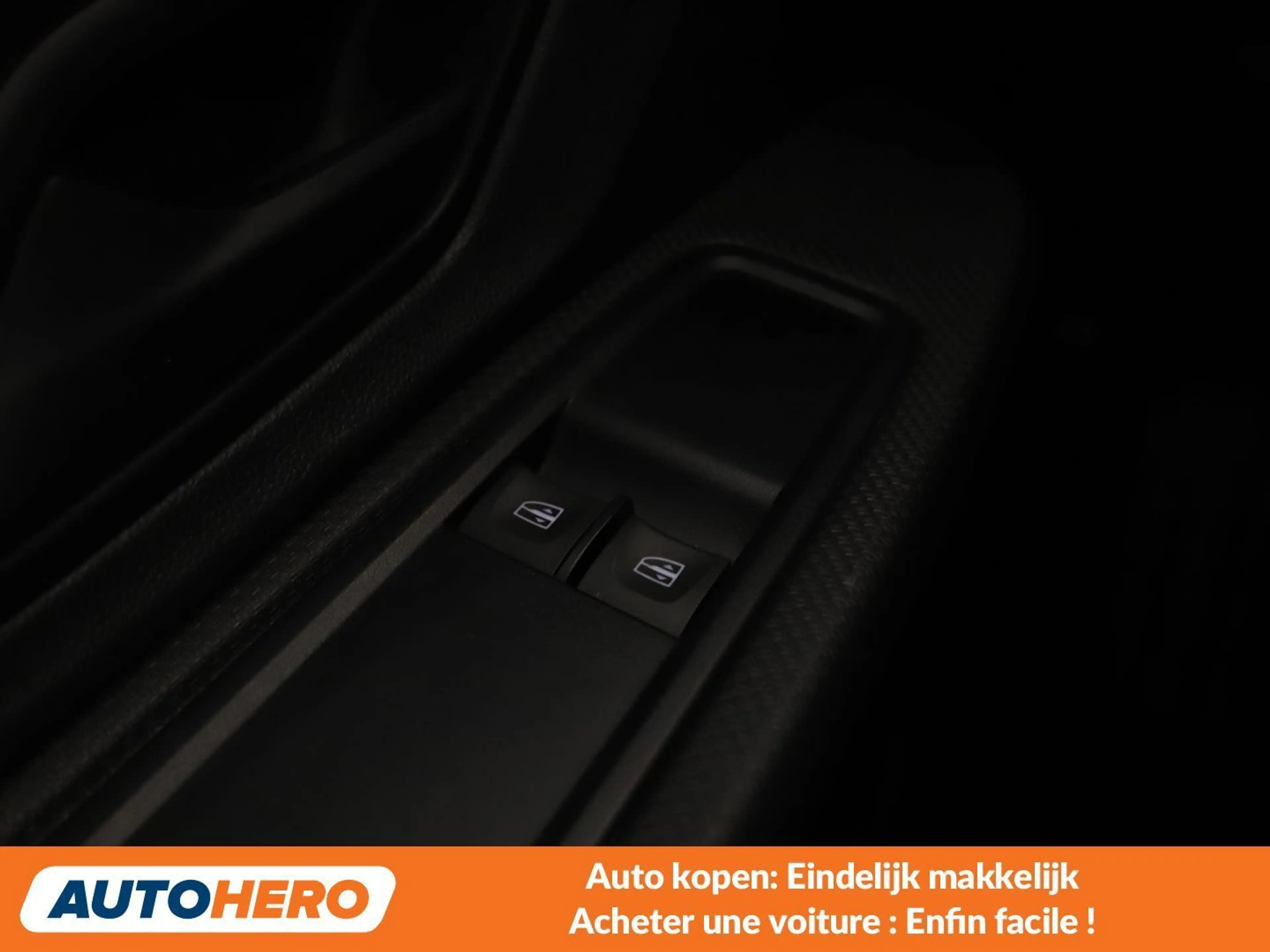 Dacia Sandero 1.0 SCe Essential — photo 9