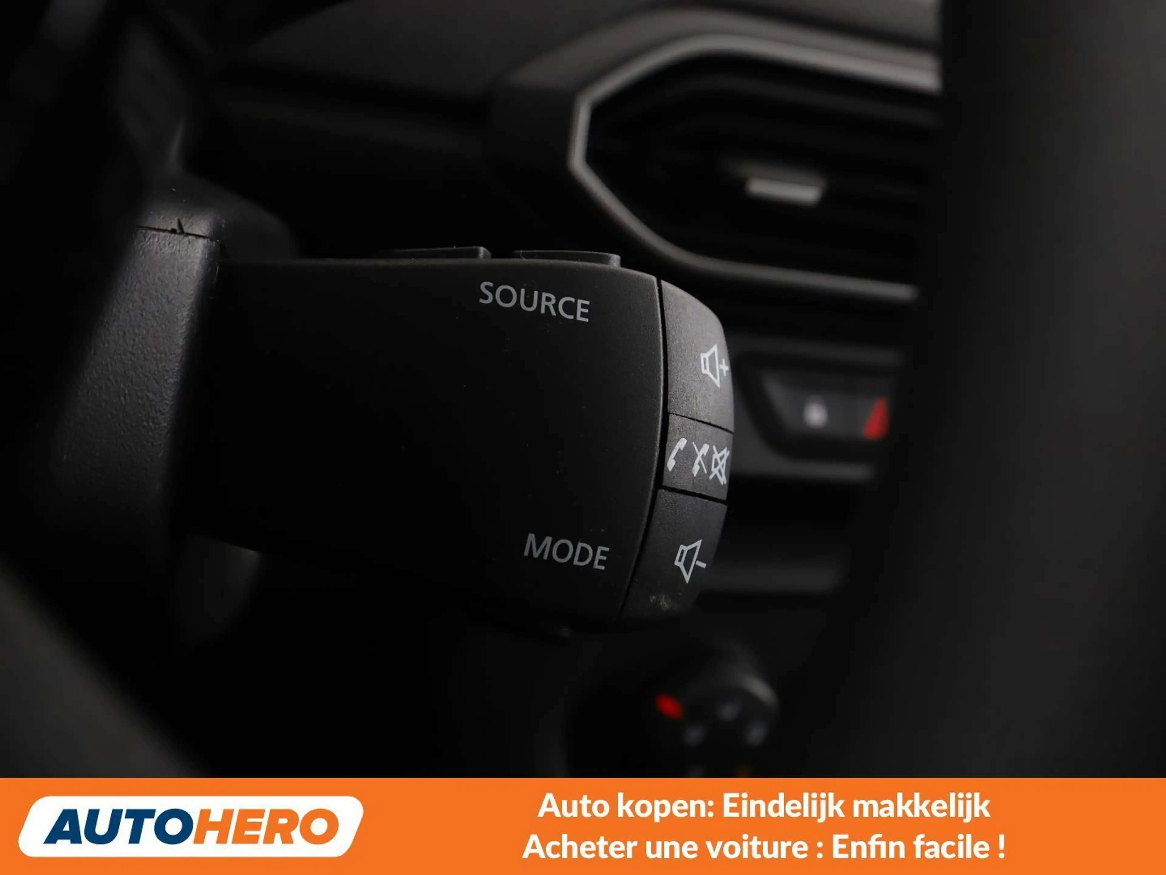 Dacia Sandero 1.0 SCe Essential — photo 8