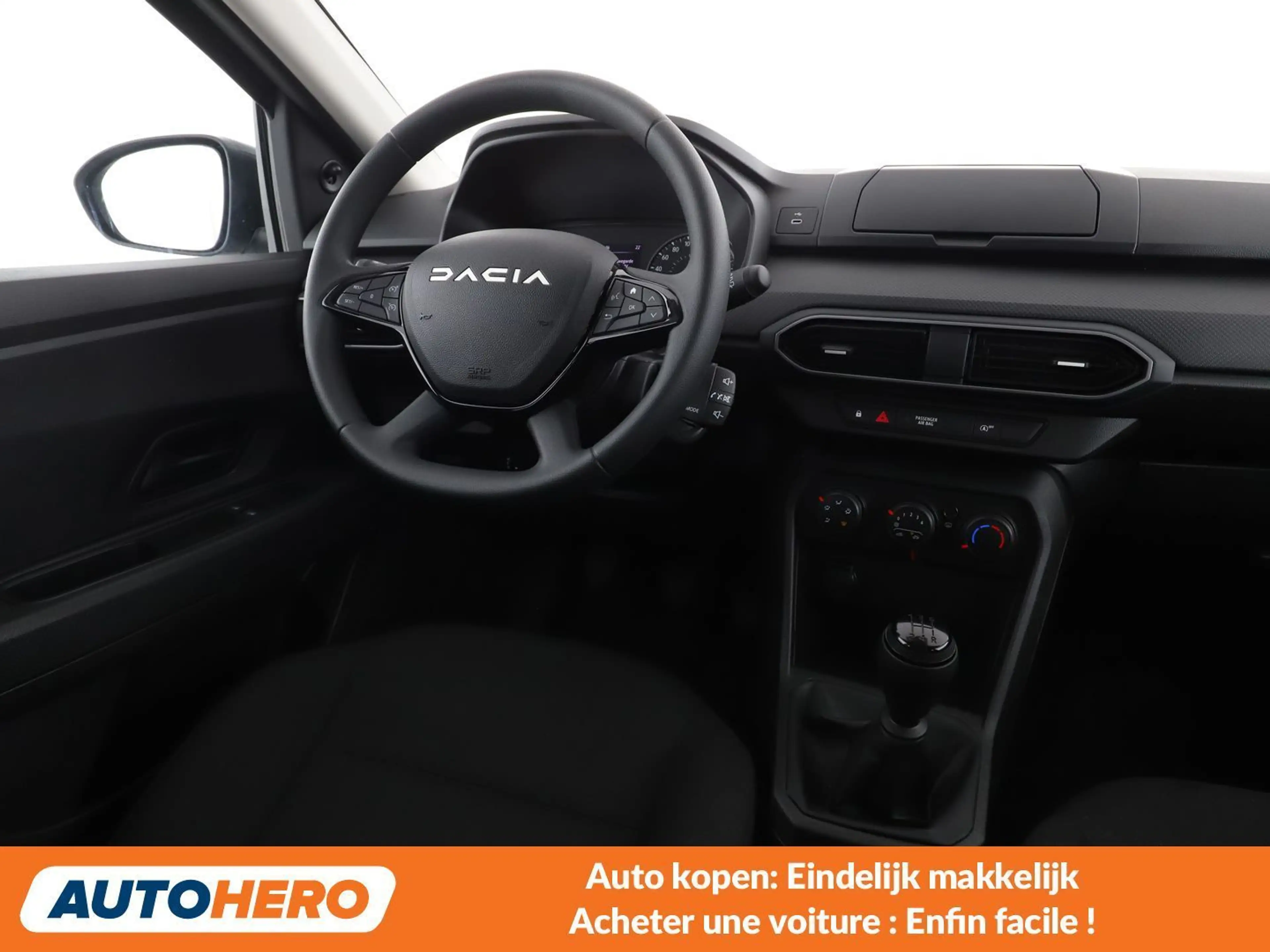 Dacia Sandero 1.0 SCe Essential — photo 14