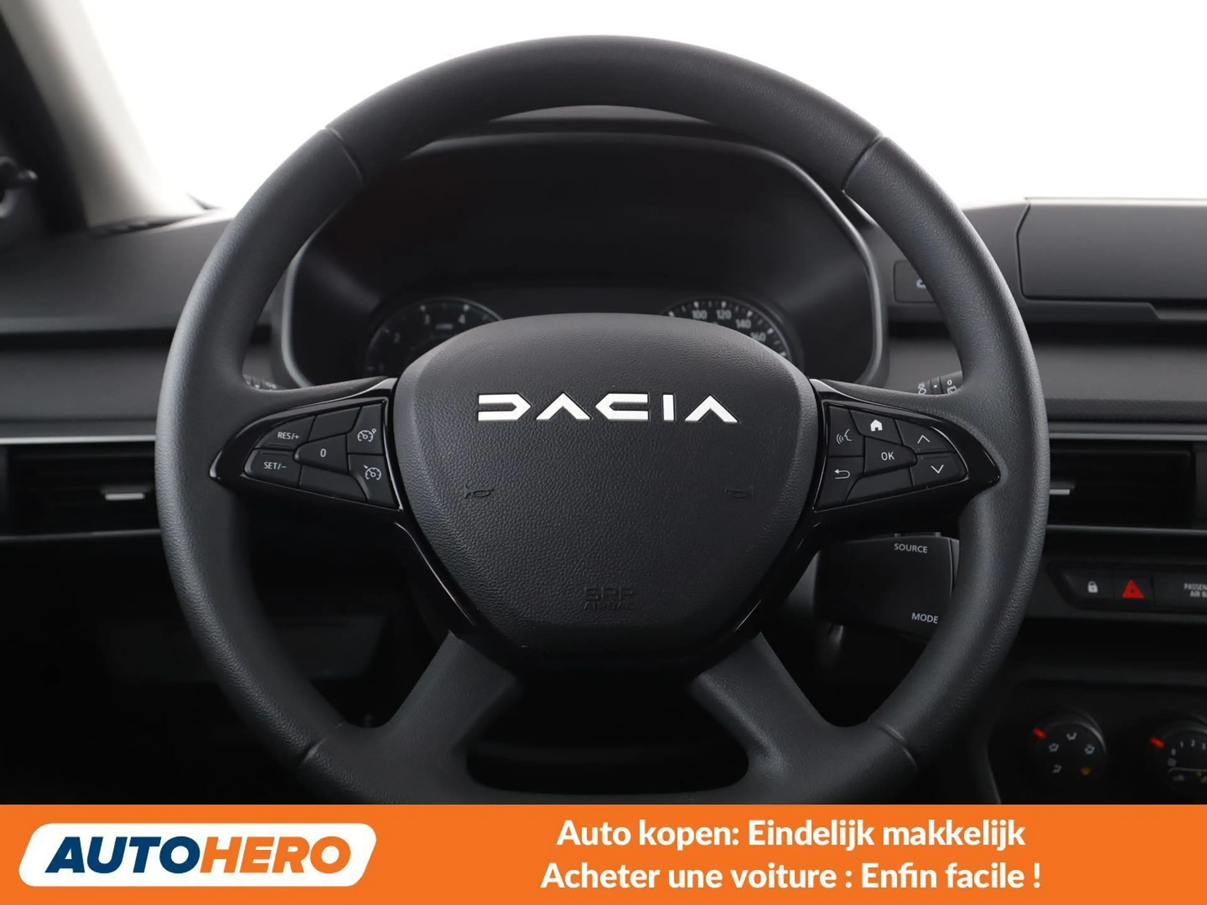 Dacia Sandero 1.0 SCe Essential — photo 5