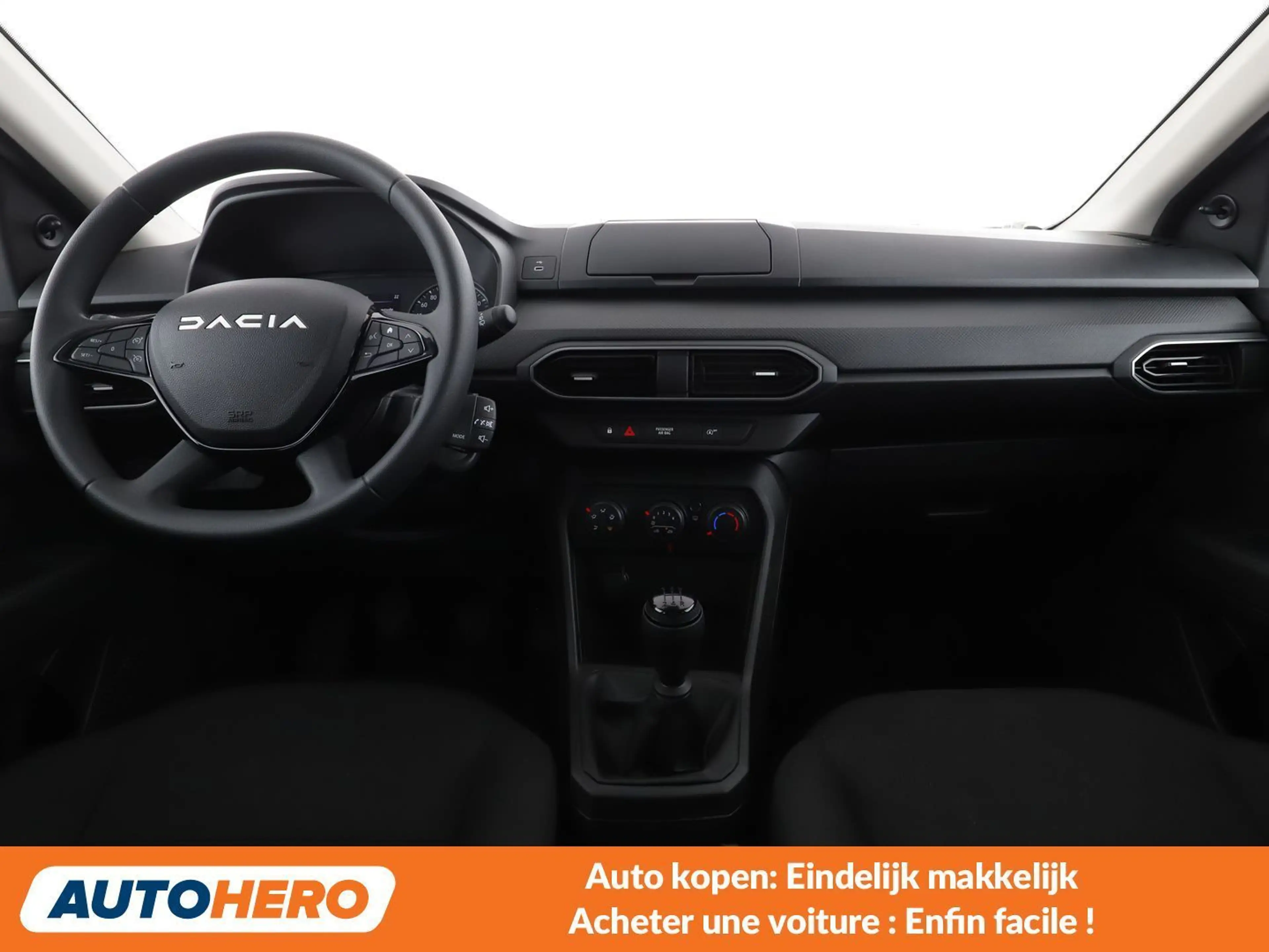 Dacia Sandero 1.0 SCe Essential — photo 13