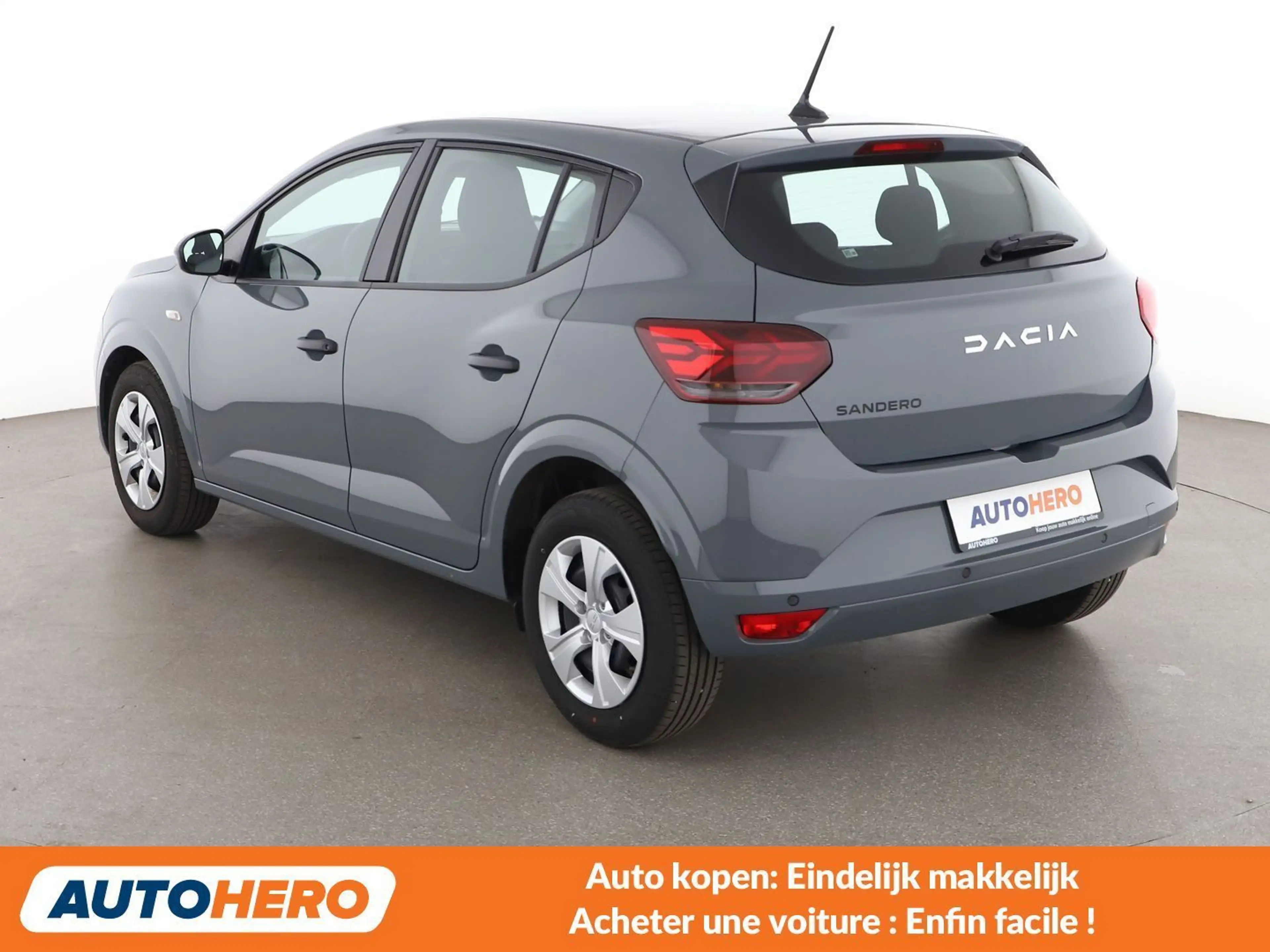 Dacia Sandero 1.0 SCe Essential — photo 4