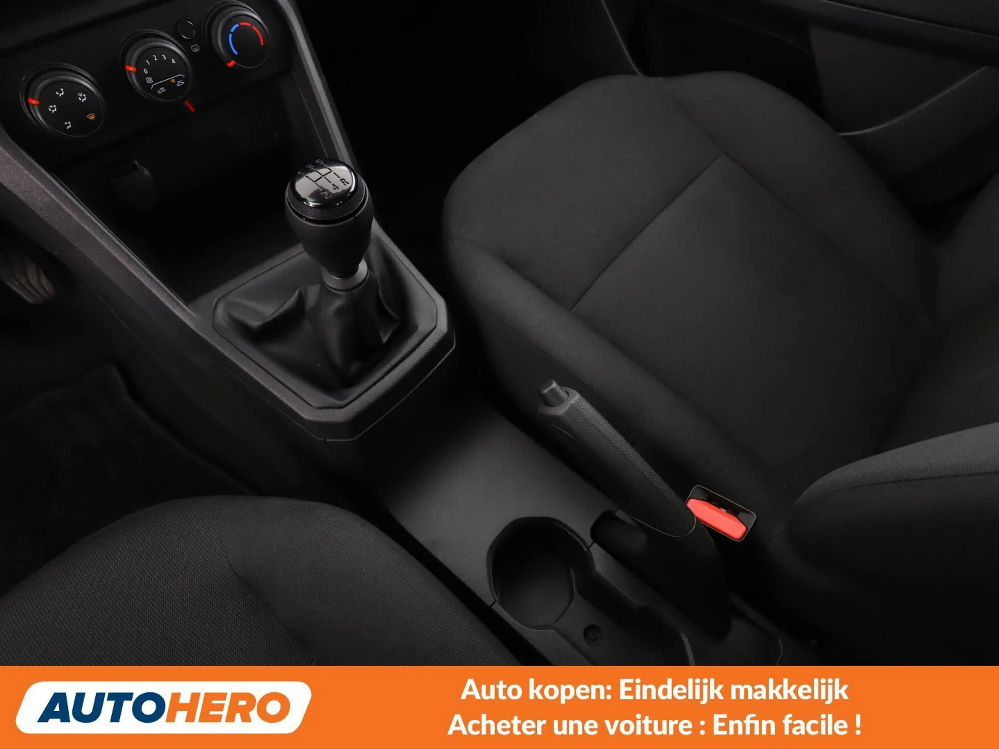 Dacia Sandero 1.0 SCe Essential — photo 10