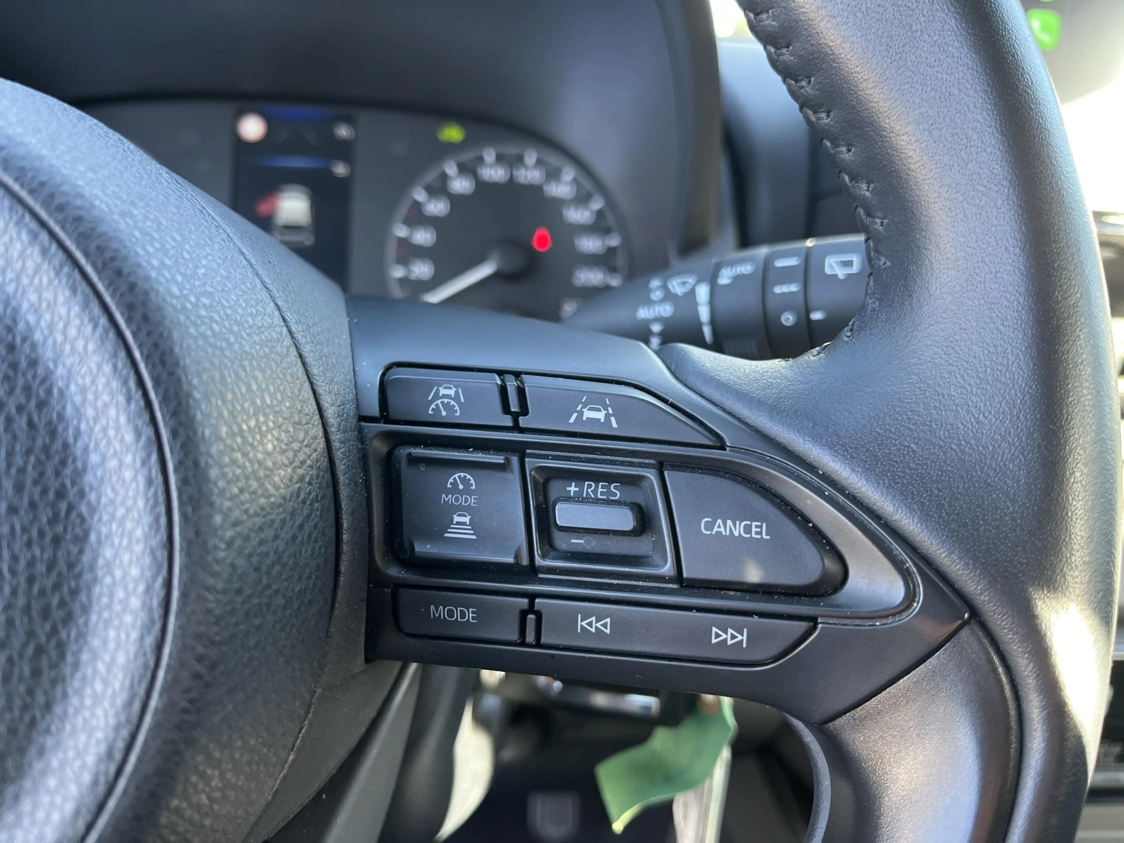 Mazda 2 Hybrid 1.5 Centre-line — photo 14
