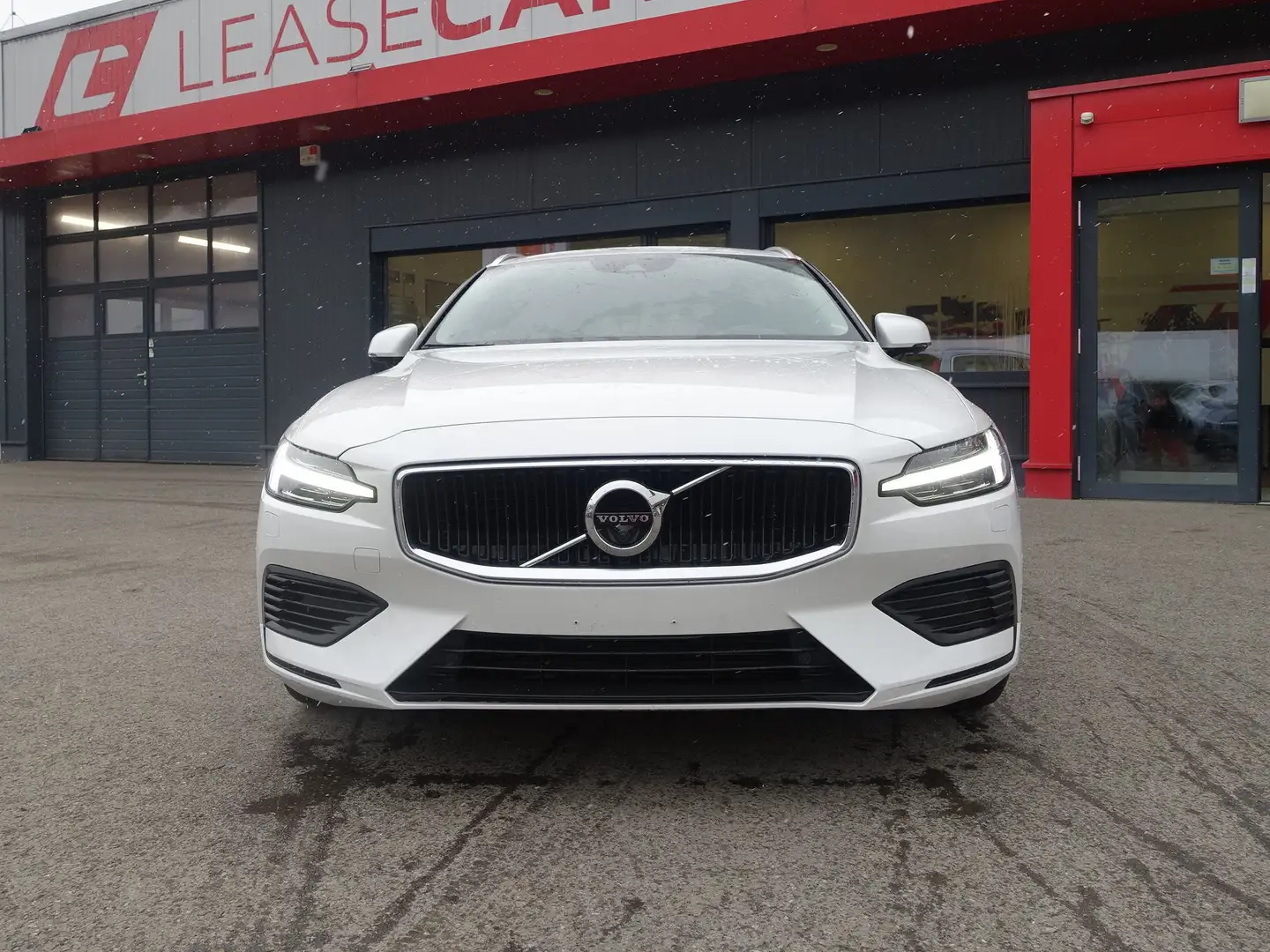 Volvo V60 Inscription Expression Recharge Plug-In Hybrid AWD Weiß - 1
