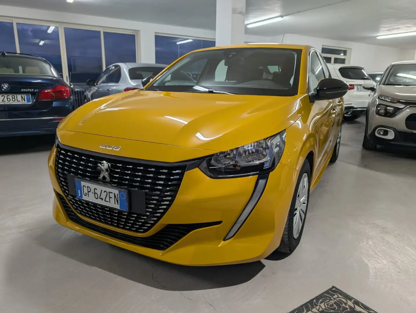 Peugeot 208 1.2 puretech Active Pack s&s 75cv Gelb - 1