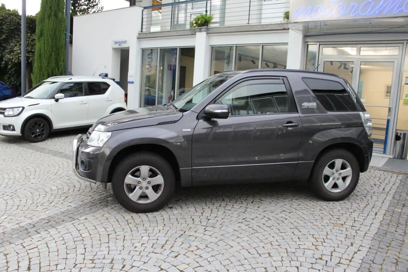 Suzuki Grand Vitara 1.9 DDiS 3p. Evolution Gancio traino Bull-Bar Gris - 2