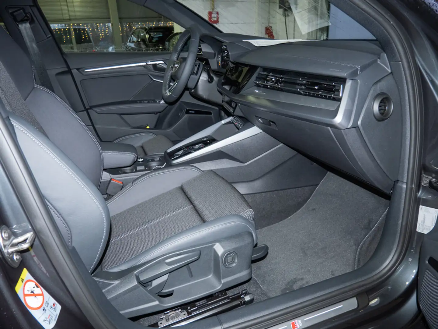 Audi A3 Limousine advanced 35 TDI 110150 kWPS S tronic Grau - 2