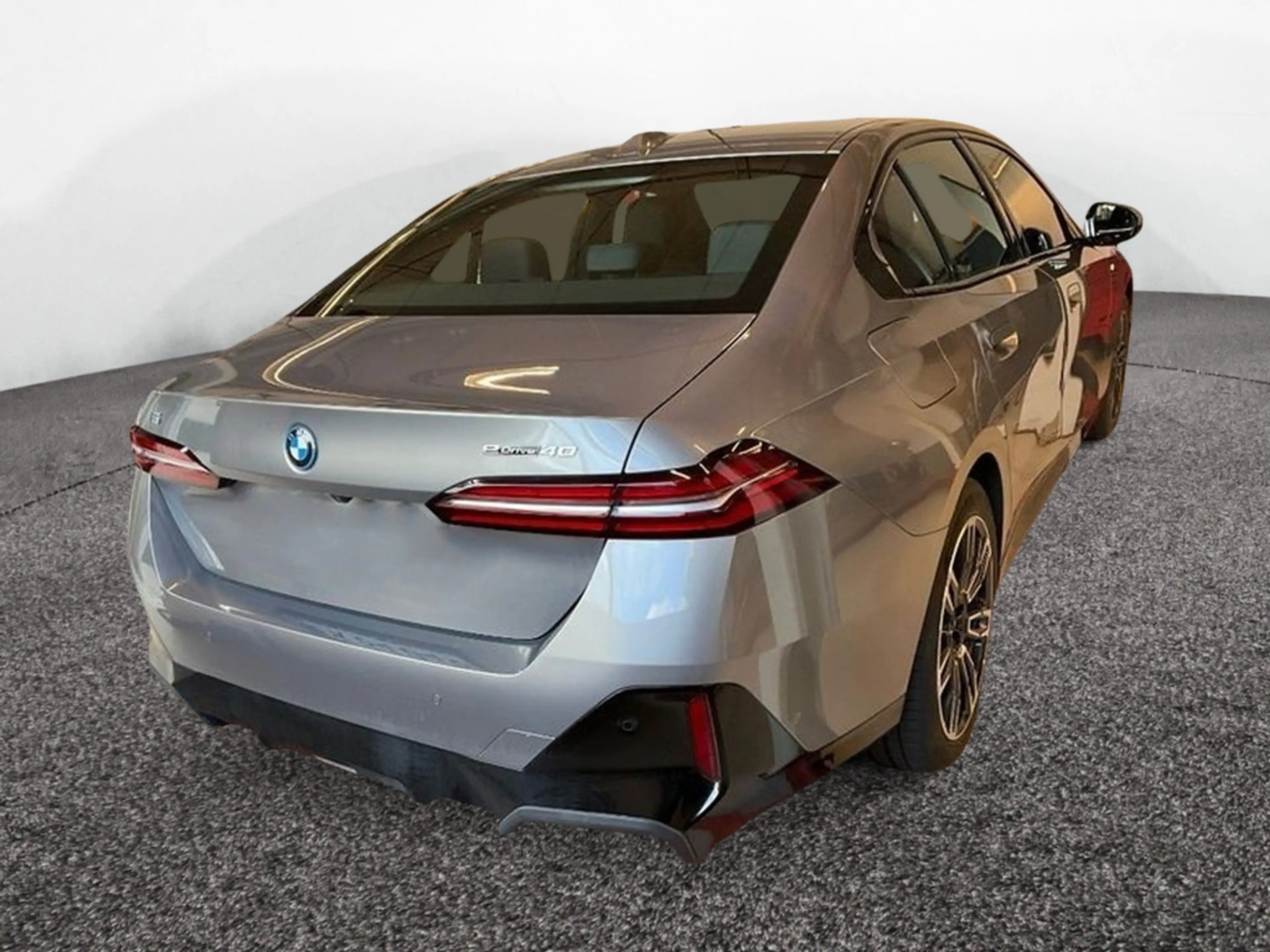 BMW i5 40 M-Sport ACC+H/K+LED+KAM+SHZG — photo 2