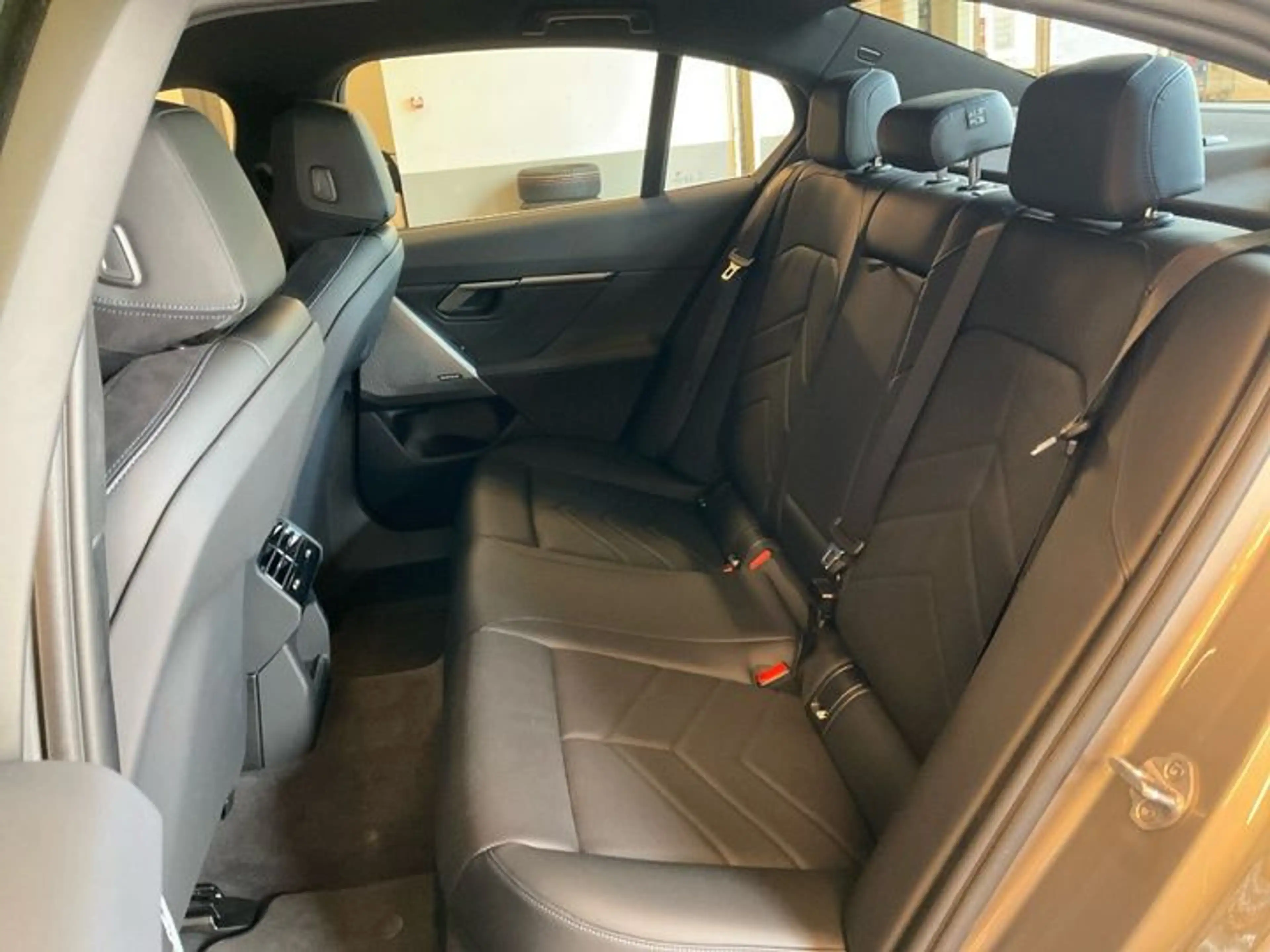 BMW i5 40 M-Sport ACC+H/K+LED+KAM+SHZG — photo 6