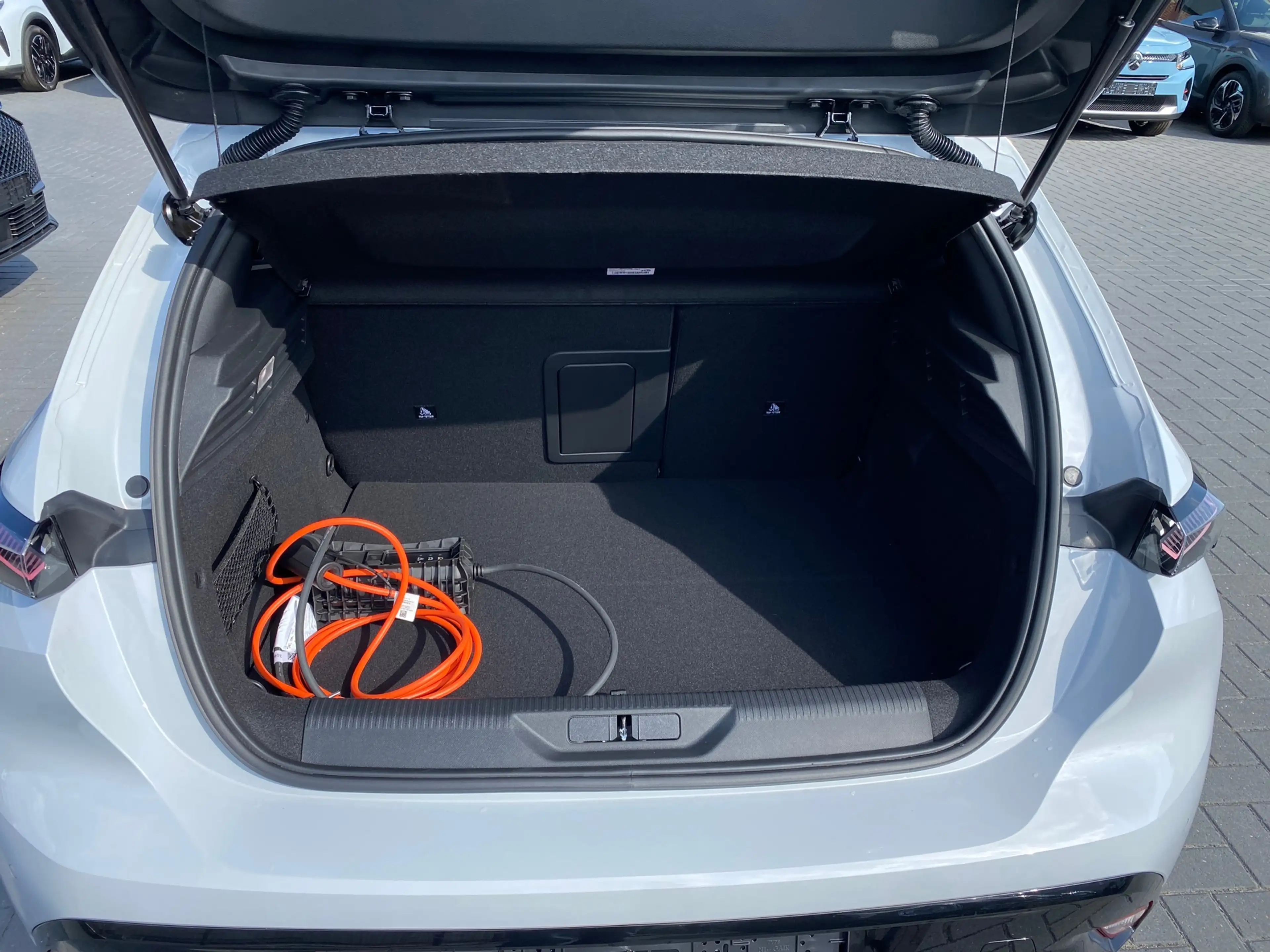 Peugeot 308 1.6 Plug-in Hybrid 180GT 18INCH 360 VISION DRIVE A — photo 14