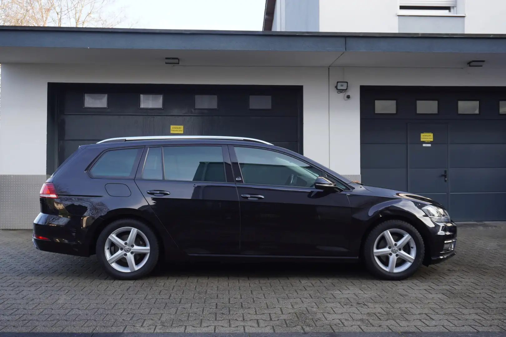 Volkswagen Golf Variant 1.5 TSI Sound BMT KLIMA+NAVI+ALU+PDC+TEMPOMAT+EUR6 Schwarz - 2