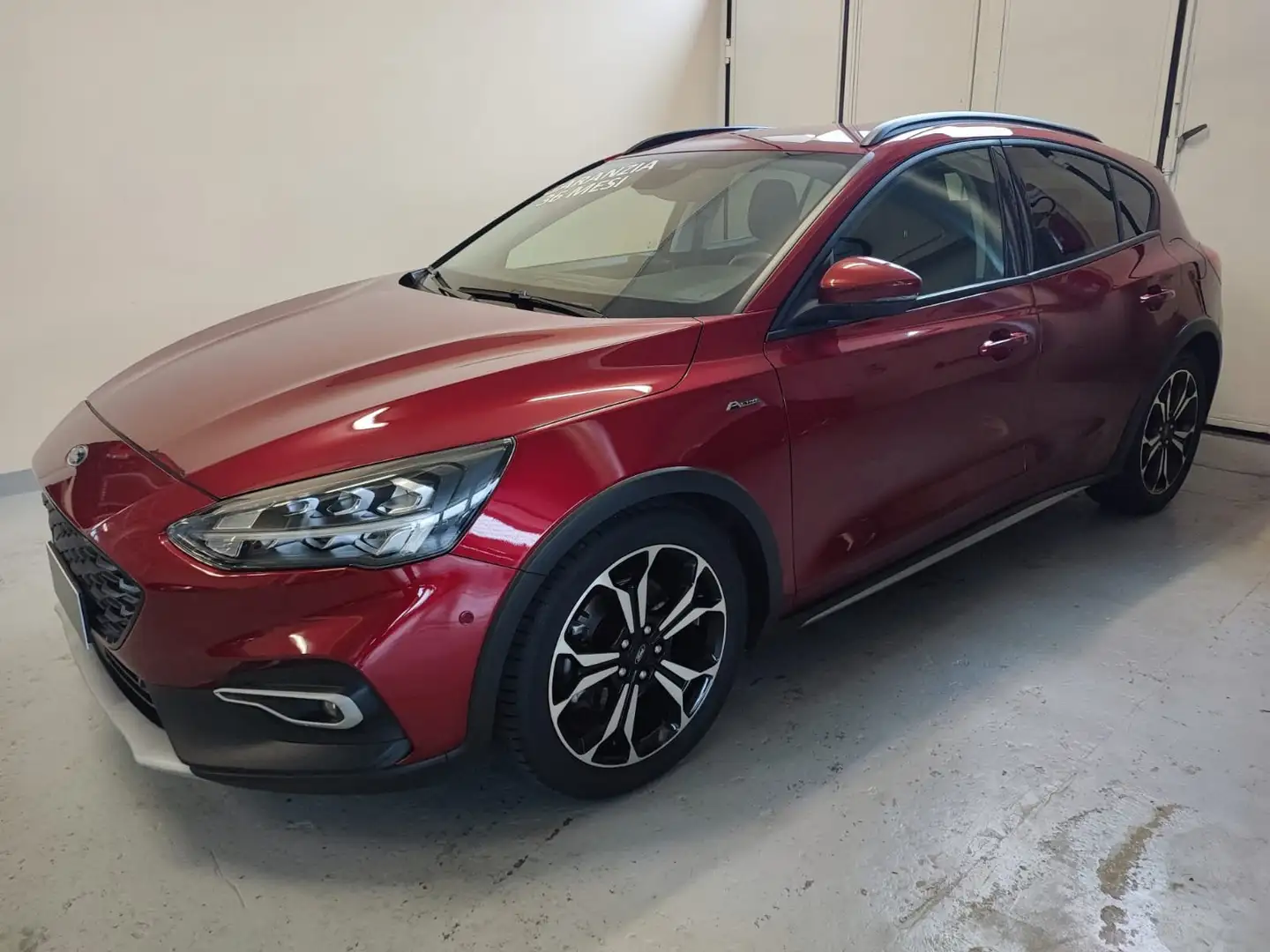 Ford Focus Active 1.5 tdci ecoblue automatica Rood - 1